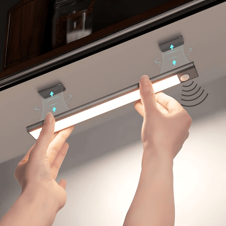 Oplaadbaar magnetisch LED sensorlampje met bewegingssensor, ideaal als draadloos nachtlampje of kastverlichting.