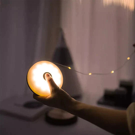 Sfeervolle LED tuinverlichting, oprolbaar en waterdicht, voor gezellige avonden buiten.