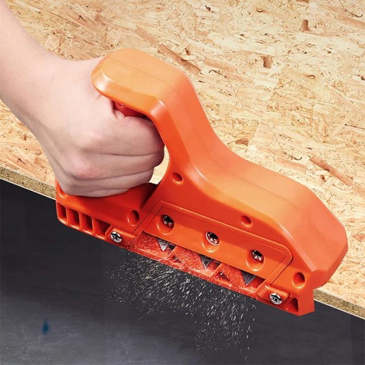 Compact oranje gereedschap voor het afschuinen van randen, perfect voor doe-het-zelf projecten.