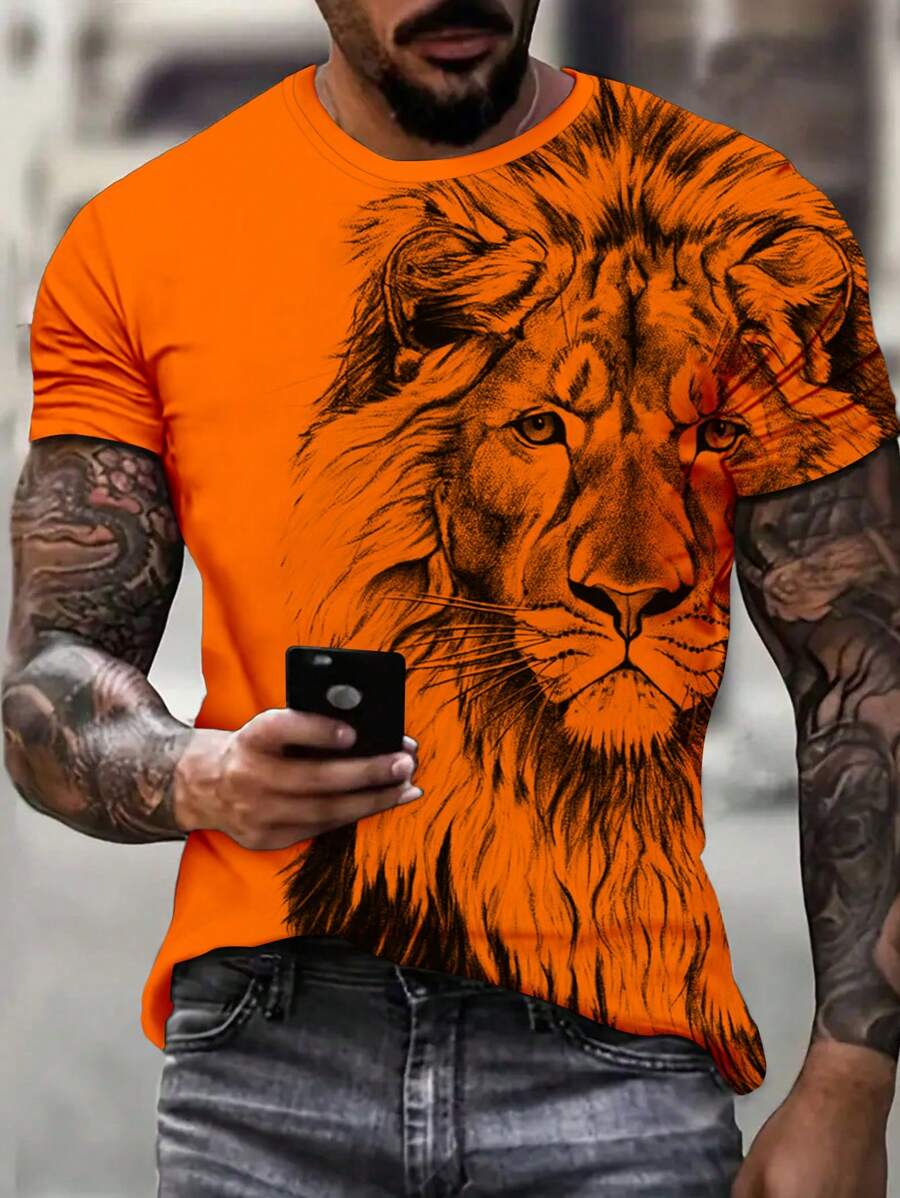 Oranje heren T-shirt met levendige leeuwenprint, korte mouwen en ronde hals, ideaal voor streetwear en casual zomerlooks.
