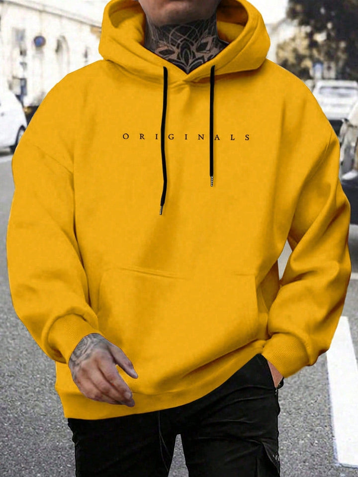 Trendy heren hoodie met letterprint details, lange mouwen en praktische capuchon.