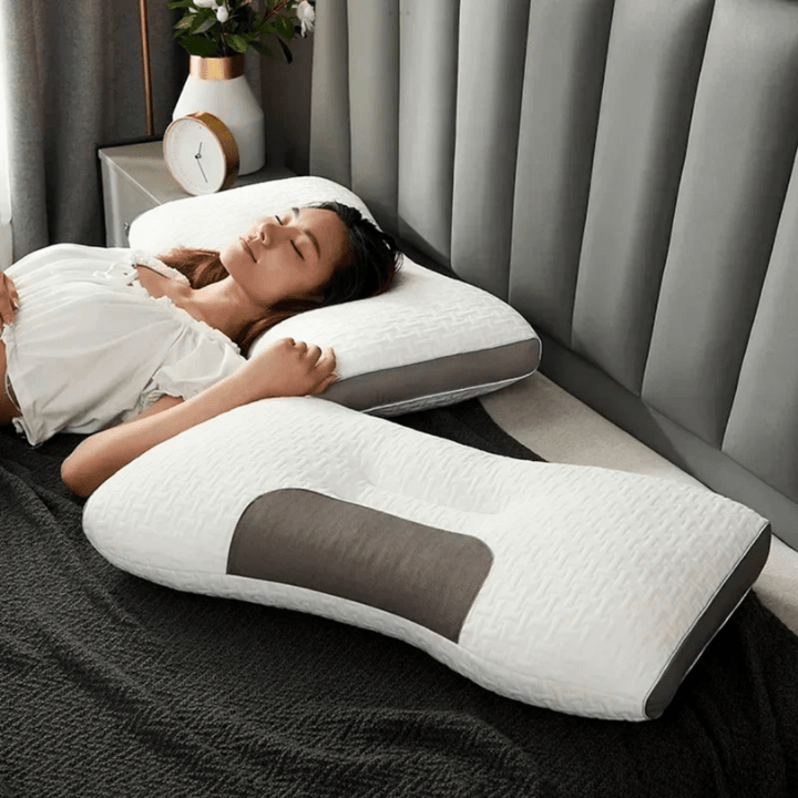 Orthopedisch kussen in zijaanzicht voor nek- en rugondersteuning, wit, ergonomische vorm, geschikt voor alle slaaphoudingen.