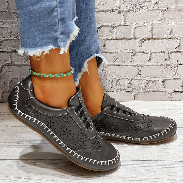Orthopedische comfortabele damesschoenen met opengewerkt patroon, stijlvol ontwerp en orthopedisch voetbed voor optimaal comf