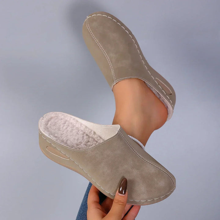 Dames klompen met comfortabele sleehak, orthopedische sandalen. Ideale instappers met voetondersteuning.