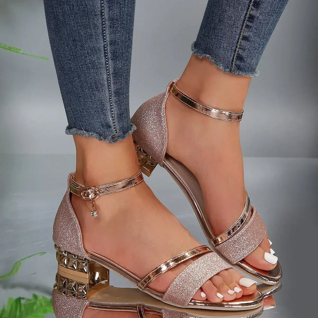 "Orthopedische dames sandalen met verstelbare enkelbandjes en elegante stijl in hoogwaardig PU-leer voor comfort en steun."