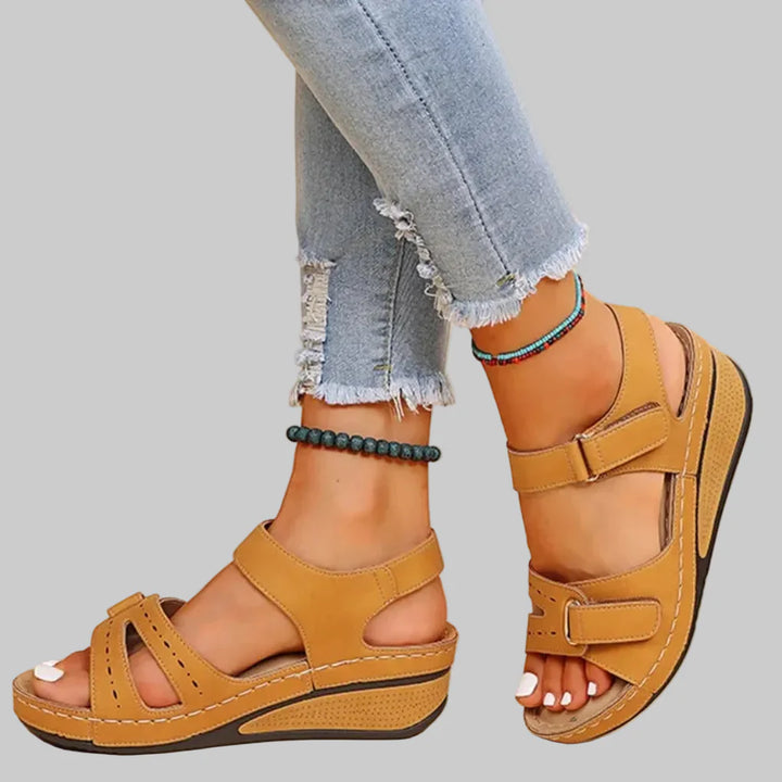 Verstelbare dames zomer sandalen met orthopedisch voetbed voor gezonde voeten en maximaal comfort.