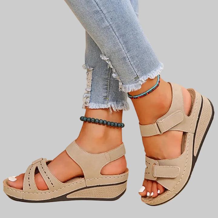 Comfortabele orthopedische dames sandalen, speciaal ontworpen voor voetpijn en hielspoor verlichting.