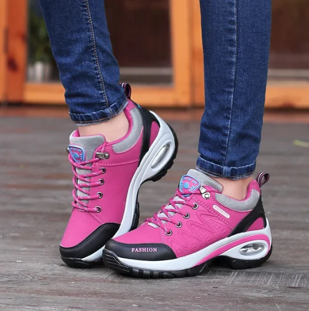 Flexibele orthopedische dames sneakers Alessa. Voetvriendelijk en duurzaam comfort voor dagelijks gebruik.