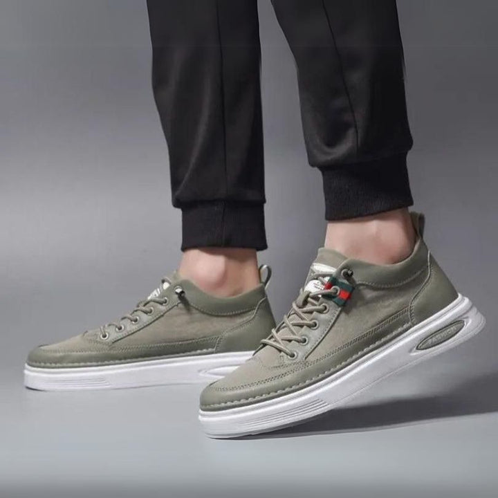 "Orthopedische herenschoenen, grijs, eigentijds design, comfortabel en ondersteunend, perfect voor dagelijkse casual outfits.