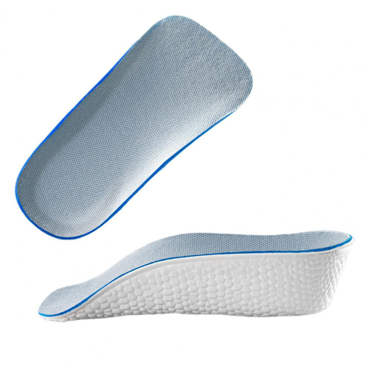 Zwarte, orthopedische inlegzolen met hoogteverhoging voor discrete lengtetoename en optimale voetondersteuning.