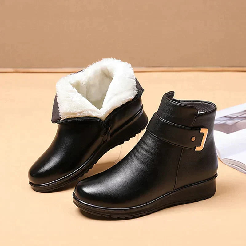 Warme, antislip orthopedische dames winterlaarzen Ella, leer, zwart-wit, voor comfort en stabiliteit.