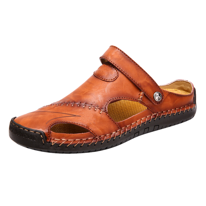Bruine lederen slip-on herensandalen, orthopedisch en comfortabel voor zomers gemak en ondersteuning.