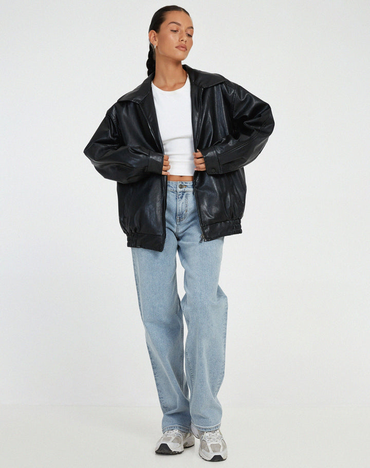 Losvallende oversized leren jasje voor dames. Duurzaam en comfortabel, perfect voor een casual look.