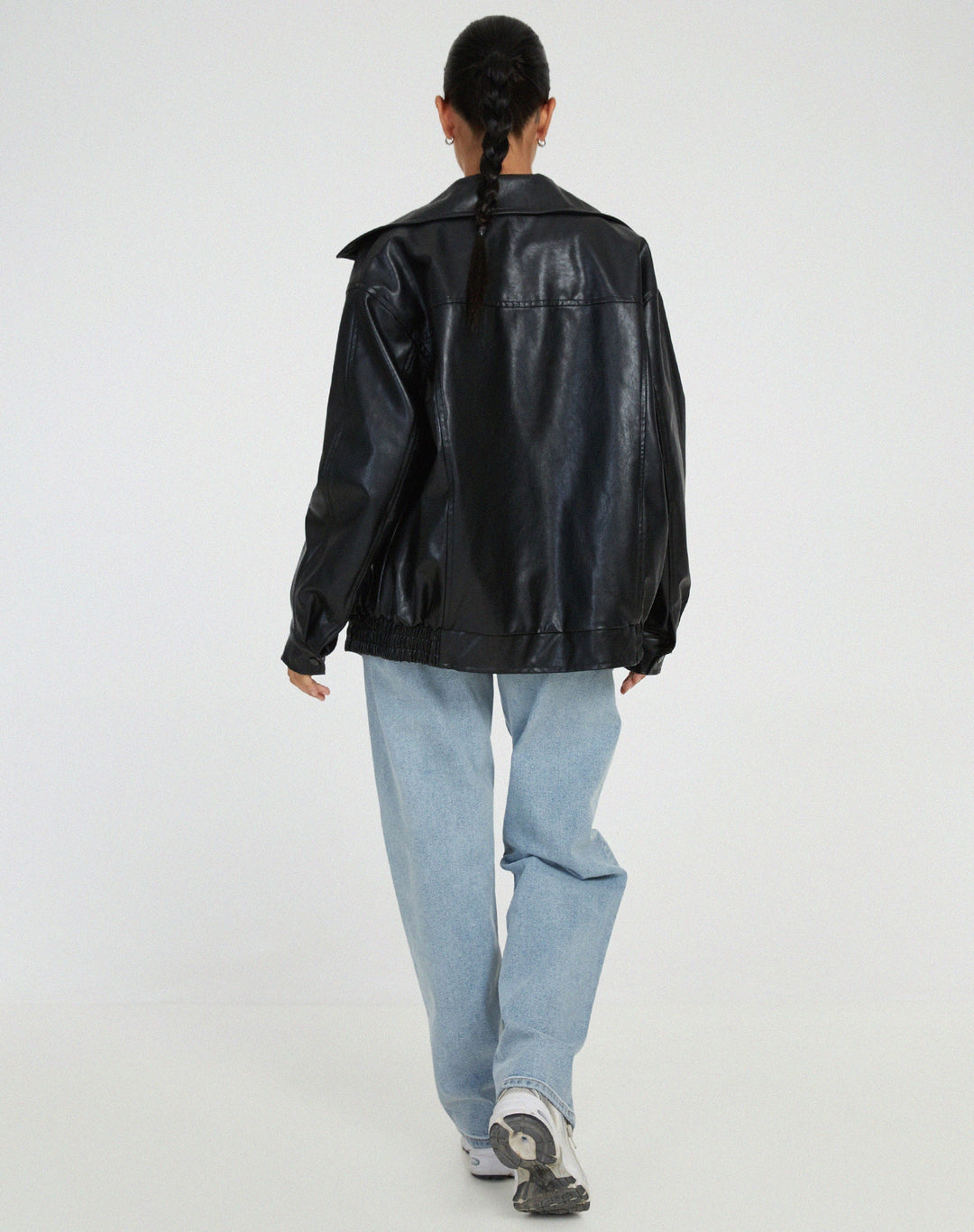 Elegante oversized leren dames jas, tijdloos design. Modieus jasje dat past bij elke outfit.