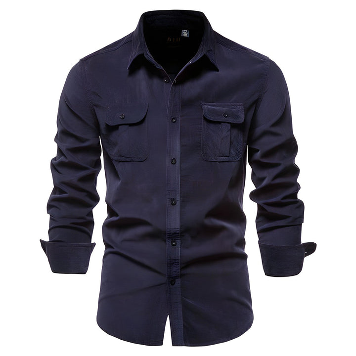 Wit casual heren overhemd met lange mouwen, een tijdloze klassieker voor stijlvolle heren. Comfortabele kleding.