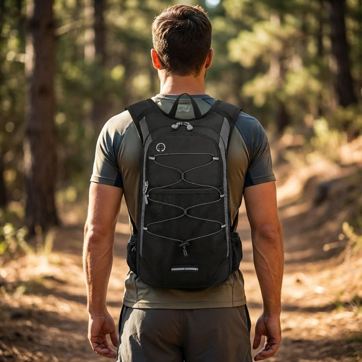 Pathcore ergonomische outdoor dagrugzak, ideaal voor wandelen, fietsen en reizen. Waterafstotend en comfortabel.