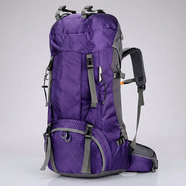 Details van de Pathward 60L trekking rugzak met verstelbare banden en handige zijvakken voor uitrusting.