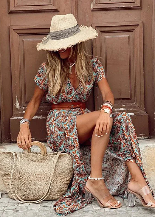 Stijlvolle damesmode zomerkleding in maxi lengte met bloemendecoratie
