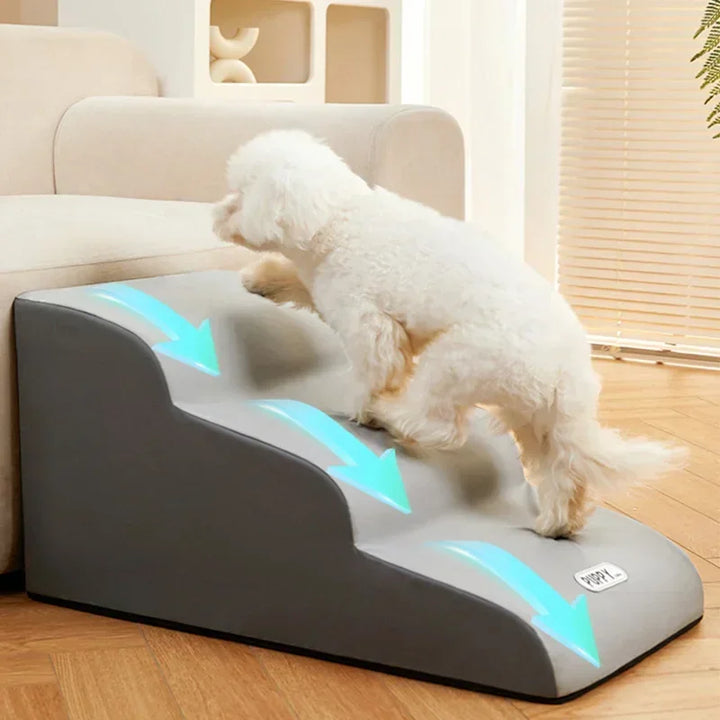 PawStep huisdiertrap, comfortabel en veilig voor honden en katten, helpt op bank of bed te komen.