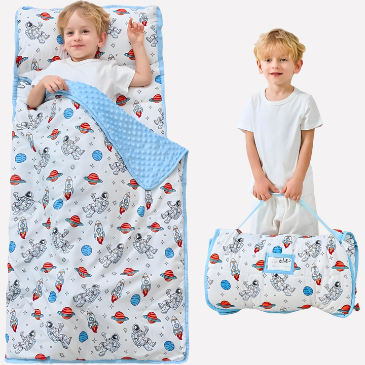 Veilige peuter slaapmat voor comfortabele rust, compleet met geïntegreerd kussen en deken.