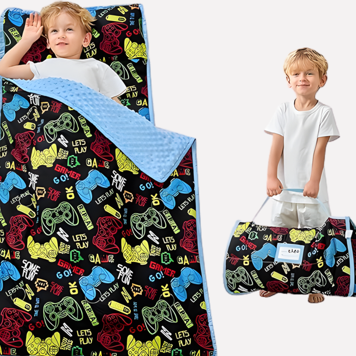 Kindermatje voor kleuterschool, een comfortabele slaapmat met ingebouwd kussen en deken.