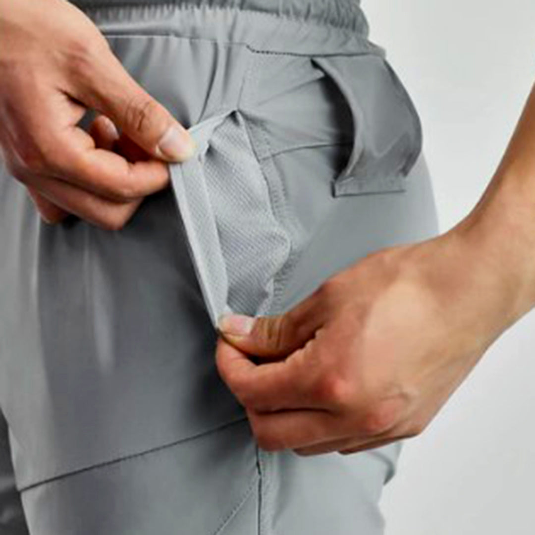 Grijze heren sport joggers met elastische tailleband en comfortabele pasvorm voor fitness.