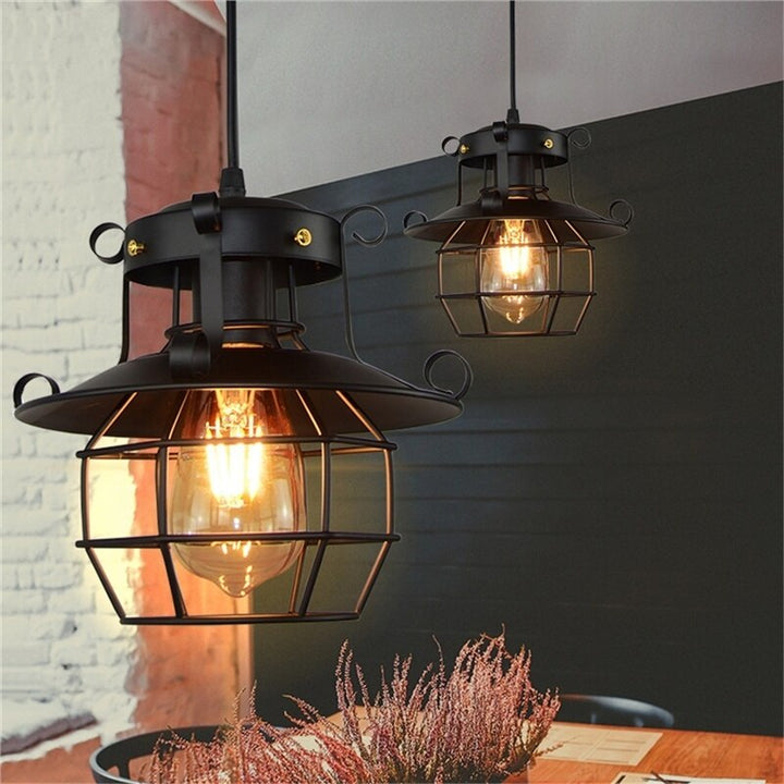 Sfeervolle industriële hanglamp met warme gloeilamp verlichting