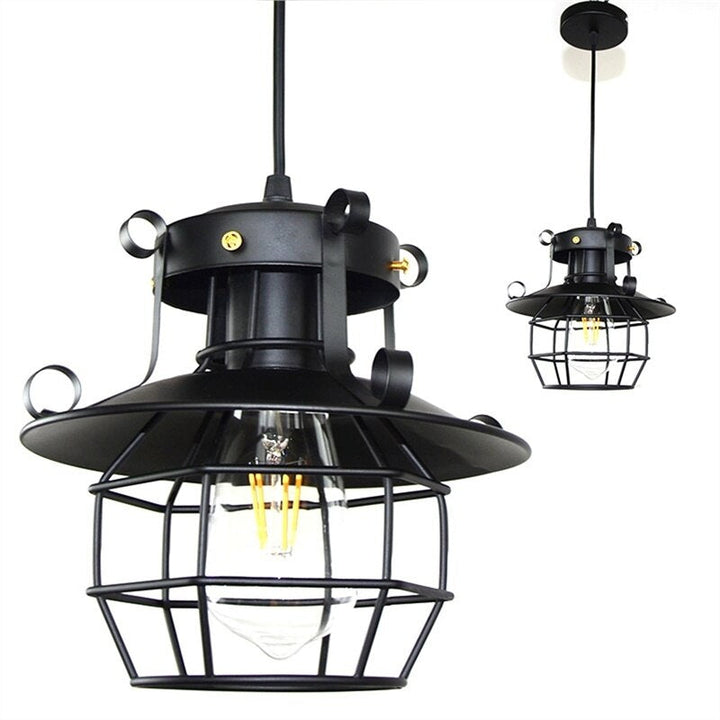 Zwarte loft plafondlamp detailopname van de robuuste fitting en lampenkap