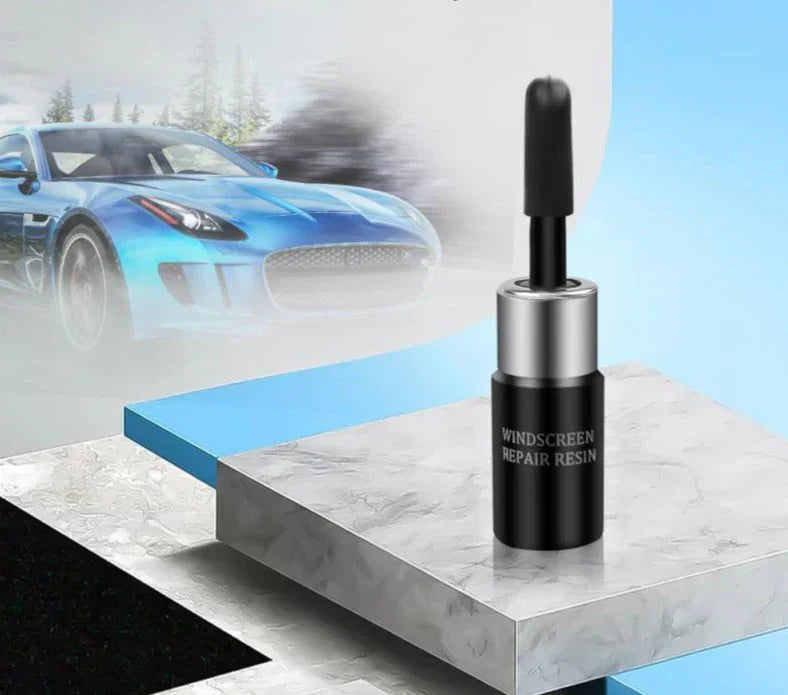 Efficiënte autoruitreparatie kit toont herstelde voorruit zonder barst of chip; voor en na het onderhoud.