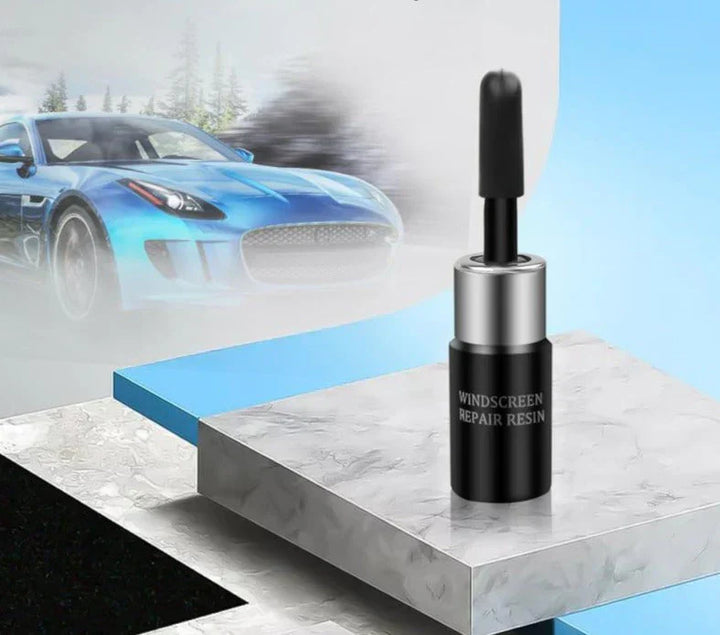 Efficiënte autoruitreparatie kit toont herstelde voorruit zonder barst of chip; voor en na het onderhoud.