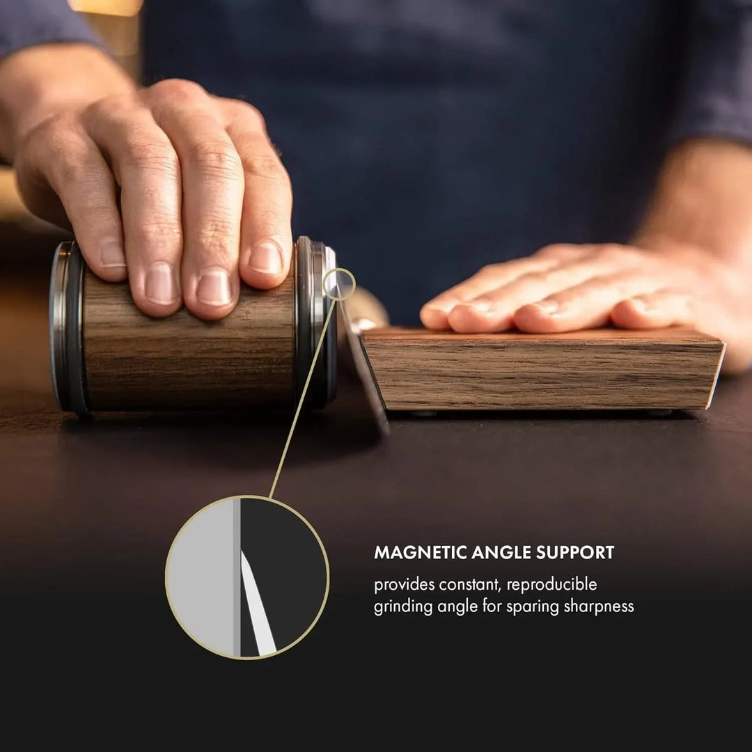 Professionele magnetische messenslijper met rolsteen voor superscherpe keukenmessen.
