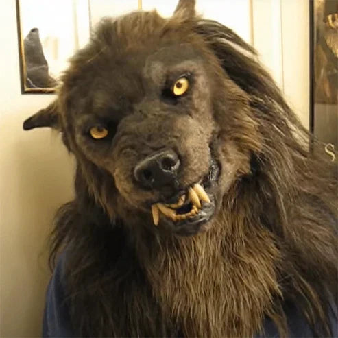 Eng gedetailleerd weerwolfmasker met synthetisch bont, ideaal voor griezelige Halloween feesten en cosplay evenementen.