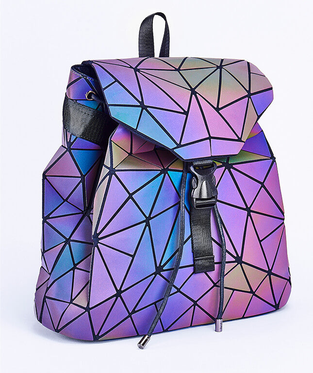 Lichtgevende rugzak met uniek geometrisch patroon, ideaal voor avondveiligheid en stijl.