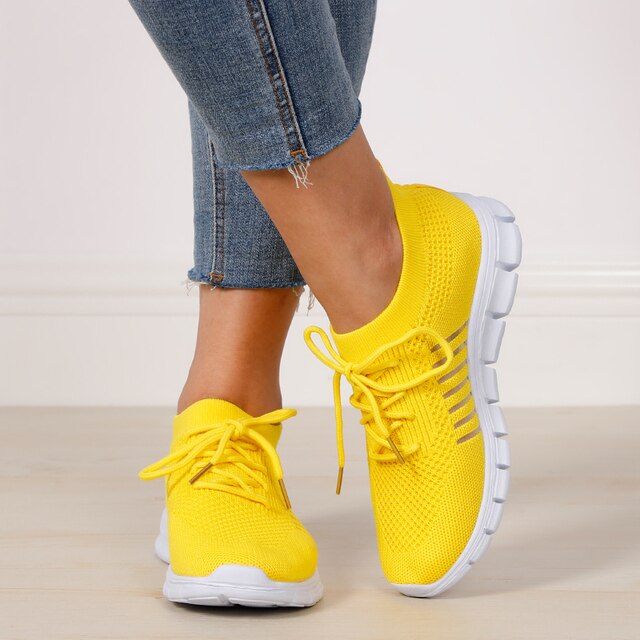 Trendy slip-on Renner™ dames sneakers, gemakkelijk aan en uit te trekken, perfect voor snel comfort.