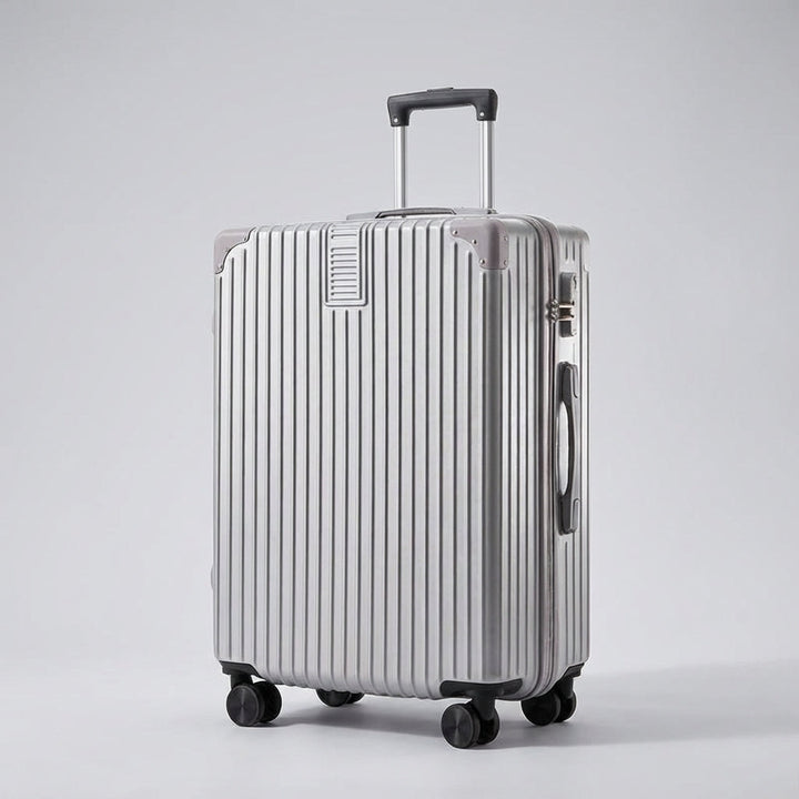 Stijlvolle retro koffer met versterkte hoeken, perfect voor je bagage op duurzame en georganiseerde reizen.