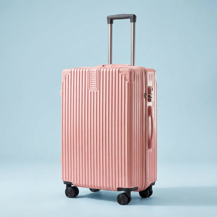 Duurzame retro reiskoffer van Casevo met hoekbescherming, essentieel reisaccessoire voor elke vakantie.