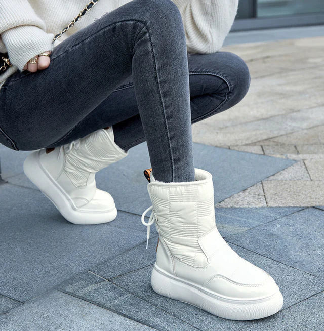 Modieuze Rinnie dames winterlaarzen met uniek design. Trendy boots dames, ideaal voor wintermode.