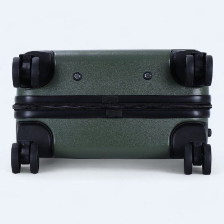 Geïntegreerd cijferslot op elke hardcase trolley voor beveiligd reizen.