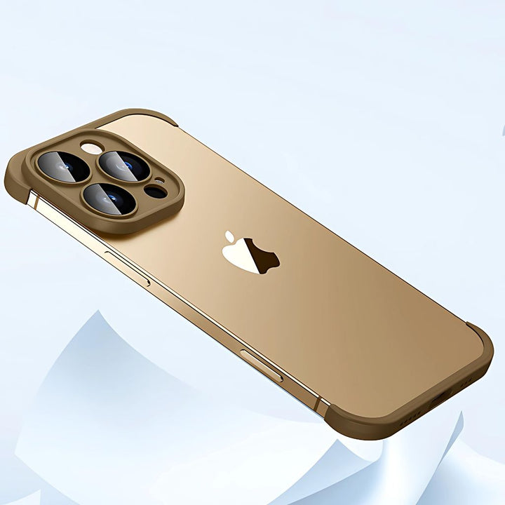 Beschermhoes voor iPhone 13 met ArmorEdge Max verhoogde randen.
