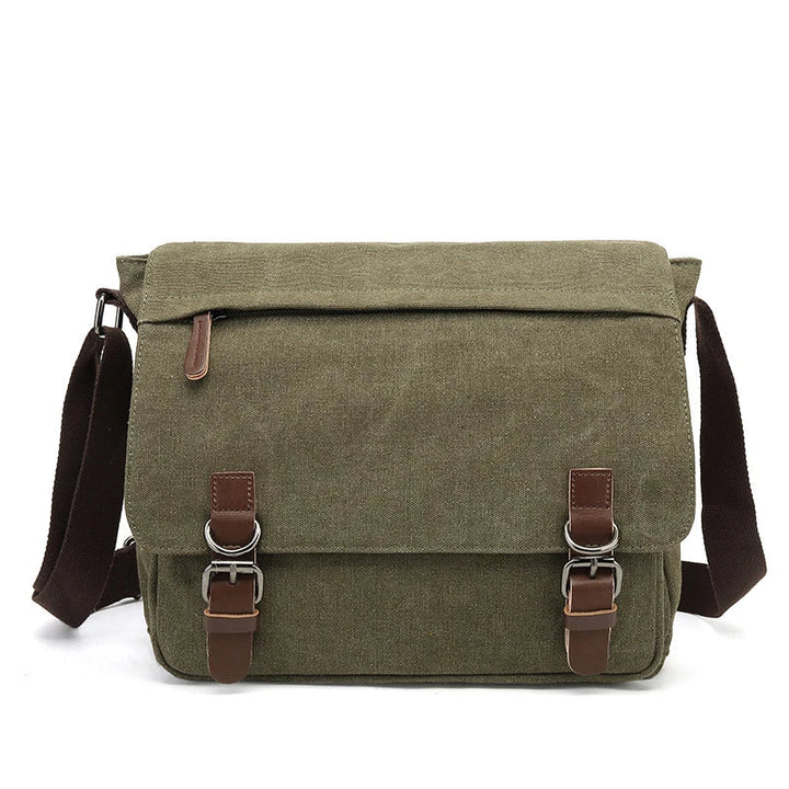 Legergroene robuuste canvas schoudertas met verstelbare riem, praktisch voor heren.