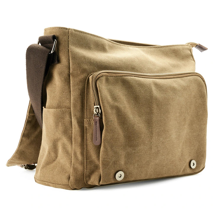 Man draagt stoere zwarte canvas crossbody tas, perfect als schooltas of werktas.