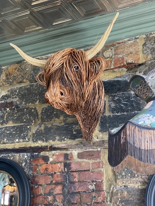 Rustieke koe wandsculptuur Bowie. Deze landelijke wanddecoratie is een unieke blikvanger in elk interieur.