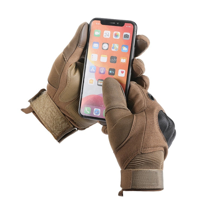 Zwarte tactische handschoenen, beschermend en touchscreen compatibel, voor maximale prestaties en duurzaamheid.