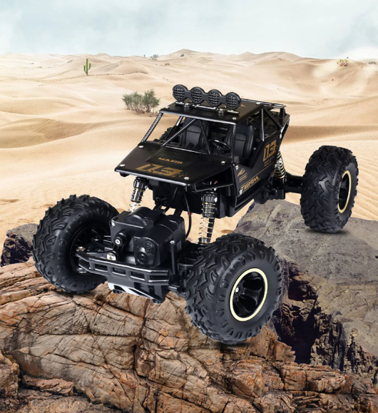 Detail van de grote banden van de robuuste RC monster truck 4x4, klaar voor elk off-road avontuur.
