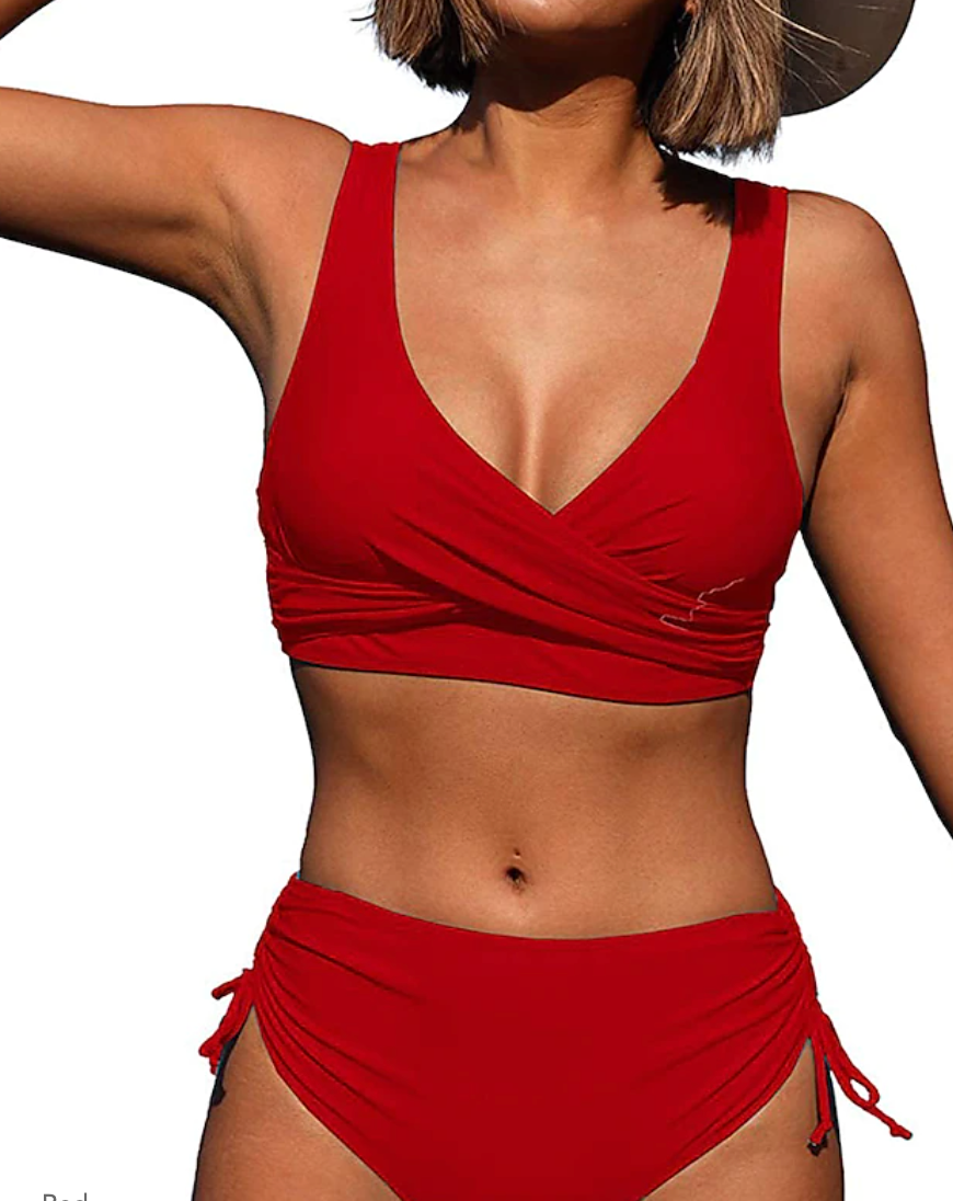 Groene high waist bikini voor dames, twee-delig met verstelbare schouderbandjes. Ideale strandmode voor de zomer.