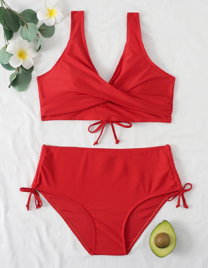 Stijlvolle twee-delige dames bikini set, high waist met verstelbare bandjes. Beschikbaar in rood, groen en zwart.