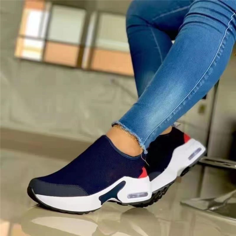 Stijlvolle rode dames sneakers met orthopedische zool, ultiem comfort voor dagelijks gebruik en wandelen.