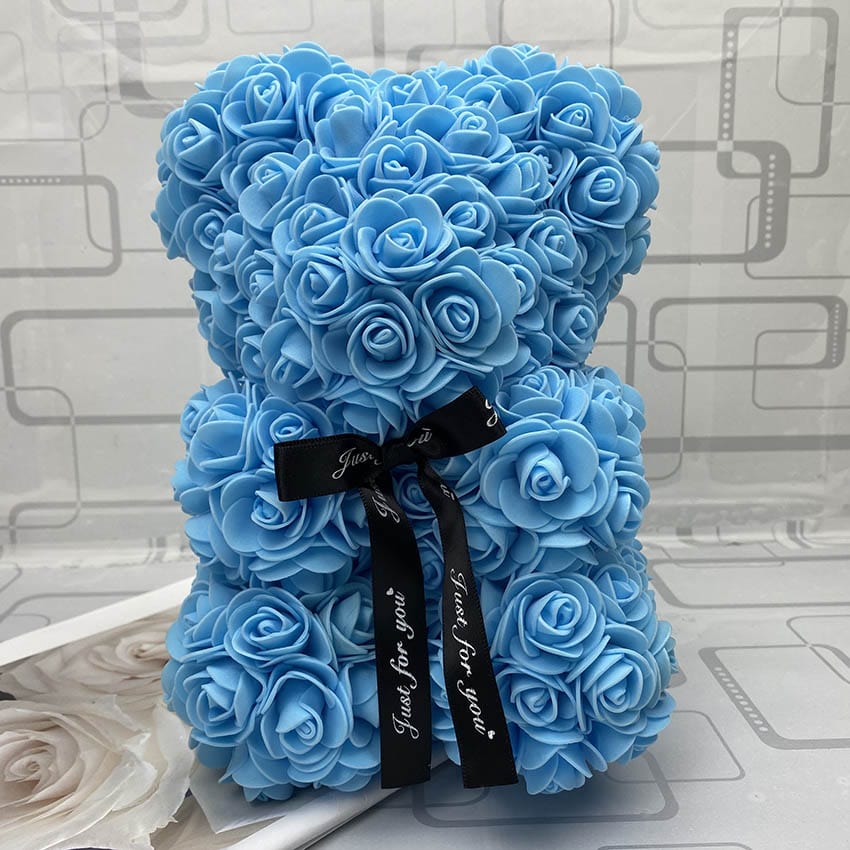 Rozenbeer met rode rozen; ideaal voor een luxe cadeau, jubileum of Valentijnsdag.