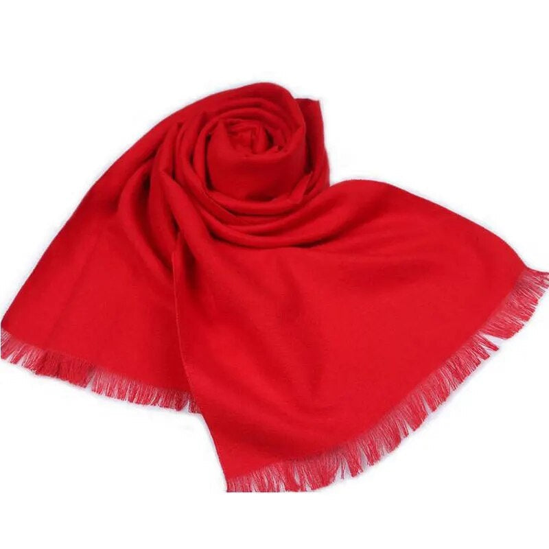 Heren kasjmier sjaal in dieprood. Een zachte, warme en luxe accessoire voor de wintergarderobe.