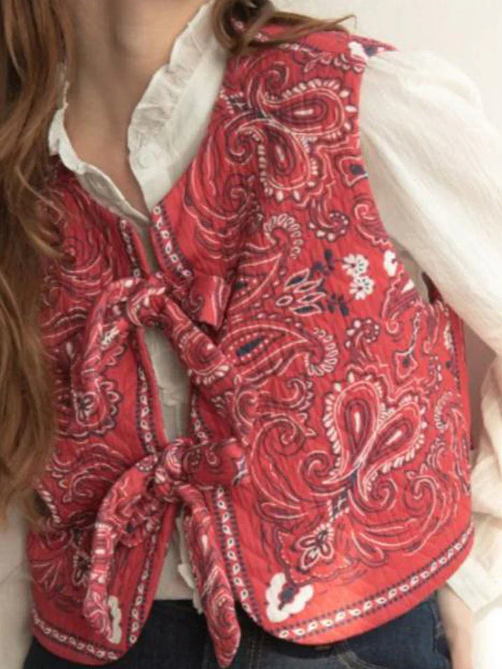 Opvallende rode Y2K bandana wikkel top voor dames. Trendy cropped model, ideaal voor festival en zomerse outfits.